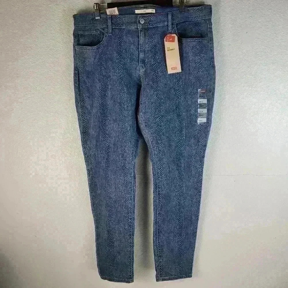 NWT Womens 18W Levis 711 Skinny Jeans Denim Medium Wash Blue Geo Print Stretch